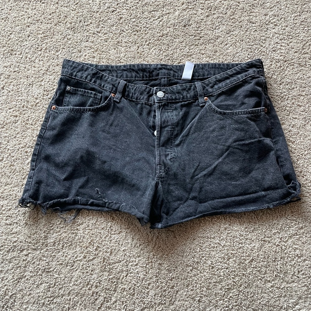 H&M shorts. Black mid waist